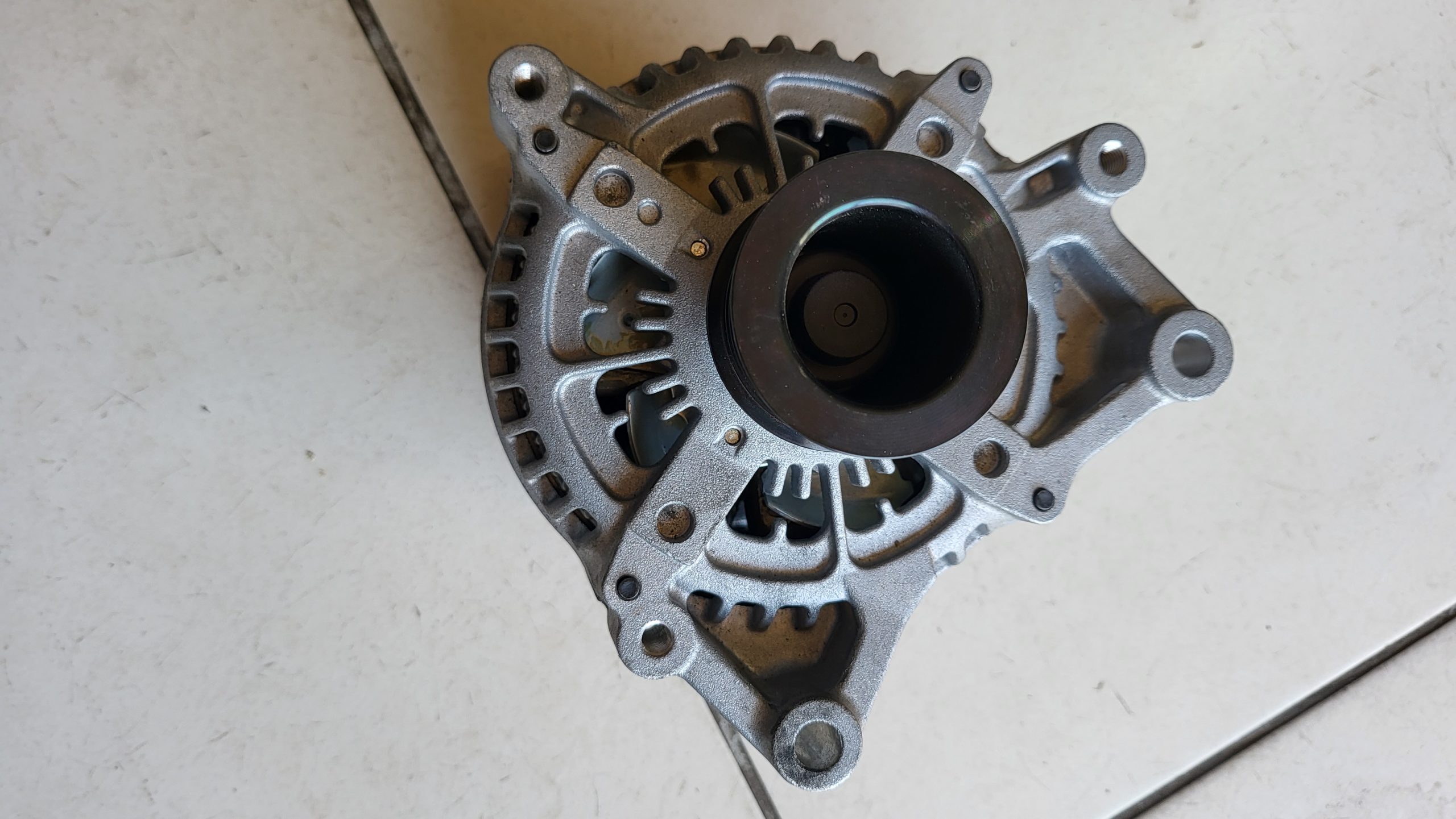 BMW OEM 3 4 Series X2 Alternator 8627125 - Image 3