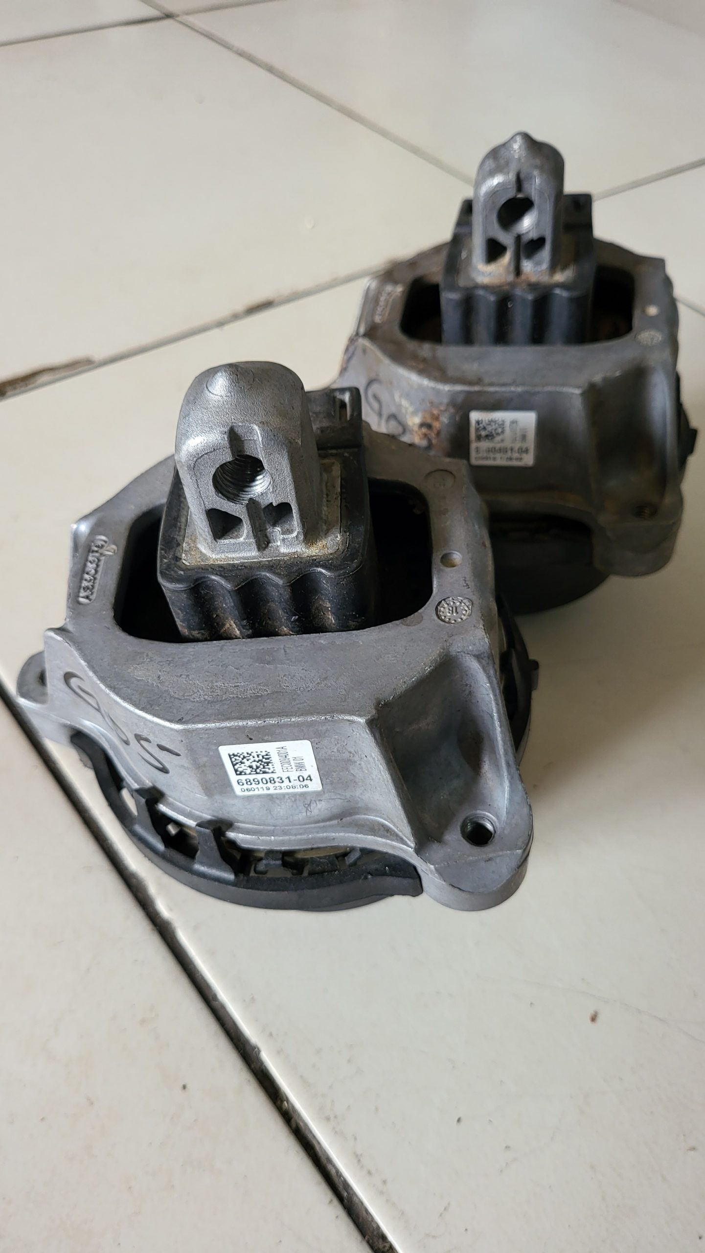 BMW X5 G05 OEM Engine Mount Set Left & Right 6890831-04 & 6860481-04 Genuine