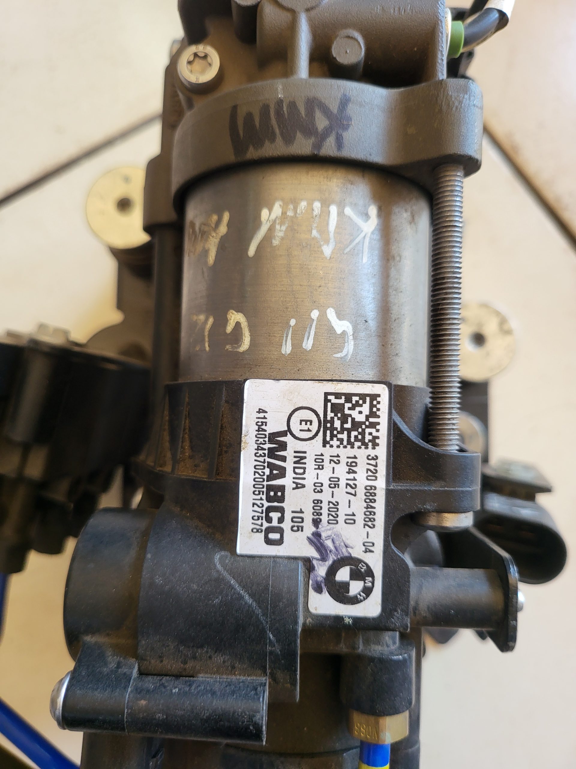 BMW 7 Series G11 G12 Air Suspension Compressor Pump OEM Used | 37206861882 - Image 3