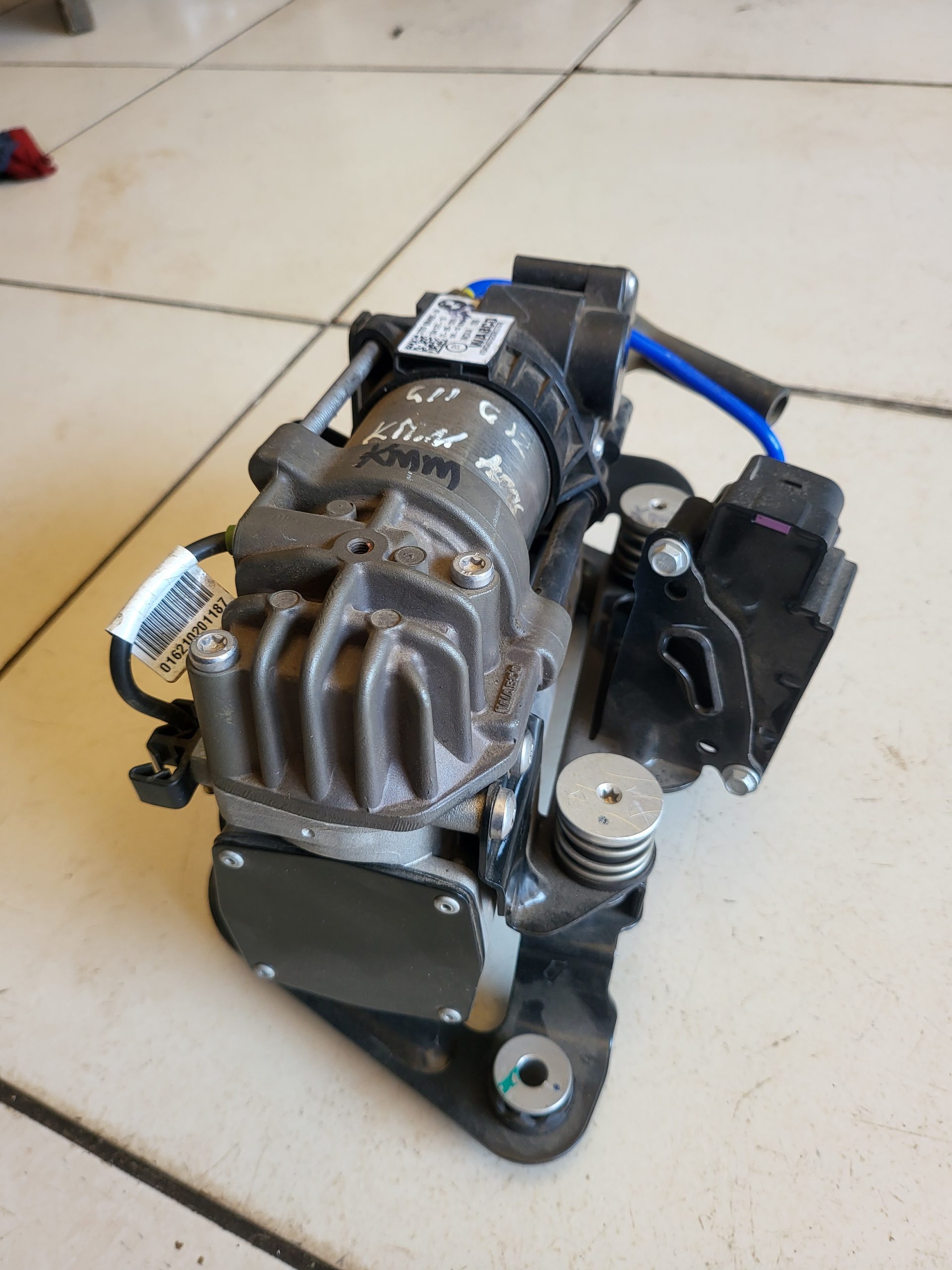 BMW 7 Series G11 G12 Air Suspension Compressor Pump OEM Used | 37206861882 - Image 4