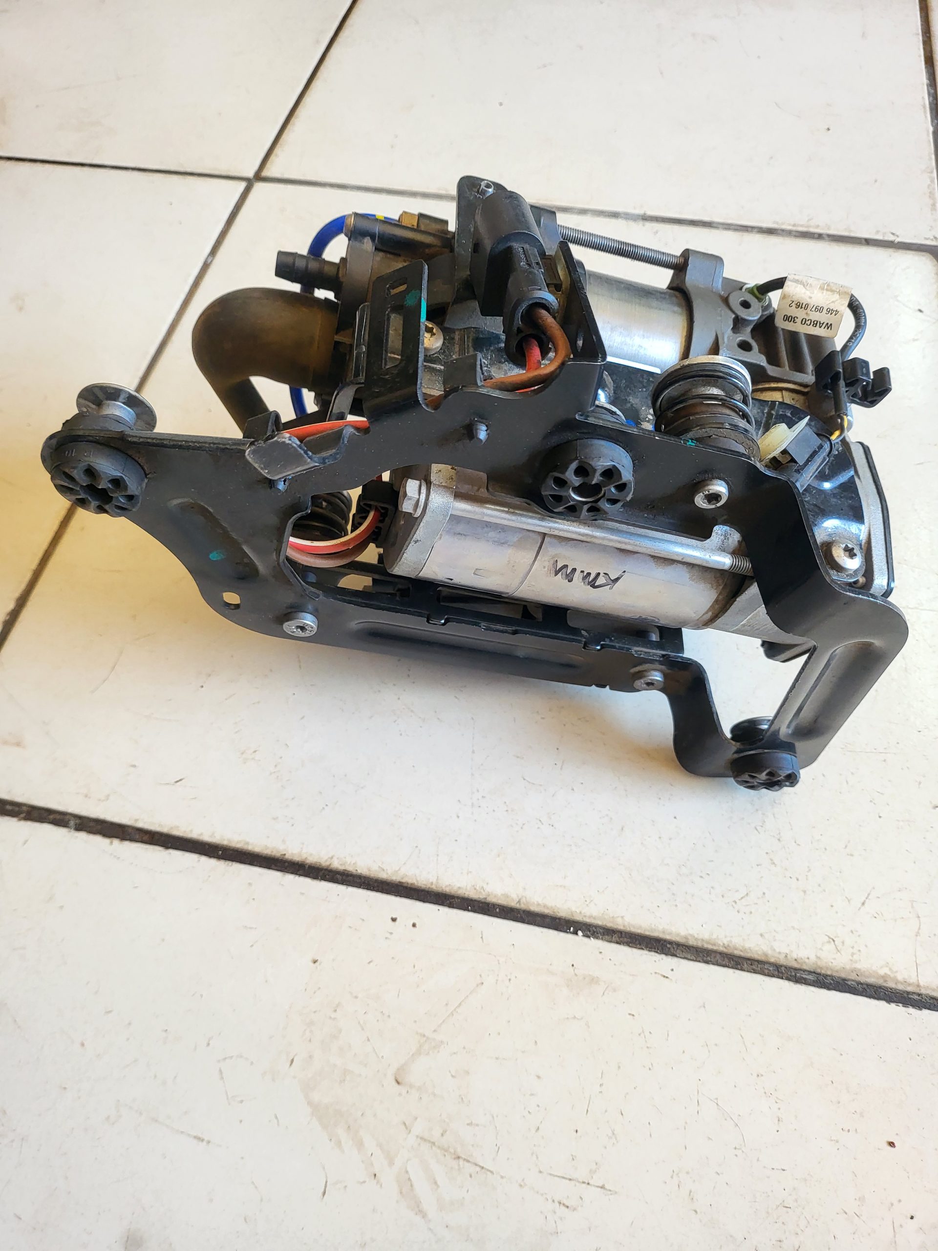 BMW 7 Series G11 G12 Air Suspension Compressor Pump OEM Used | 37206861882 - Image 7