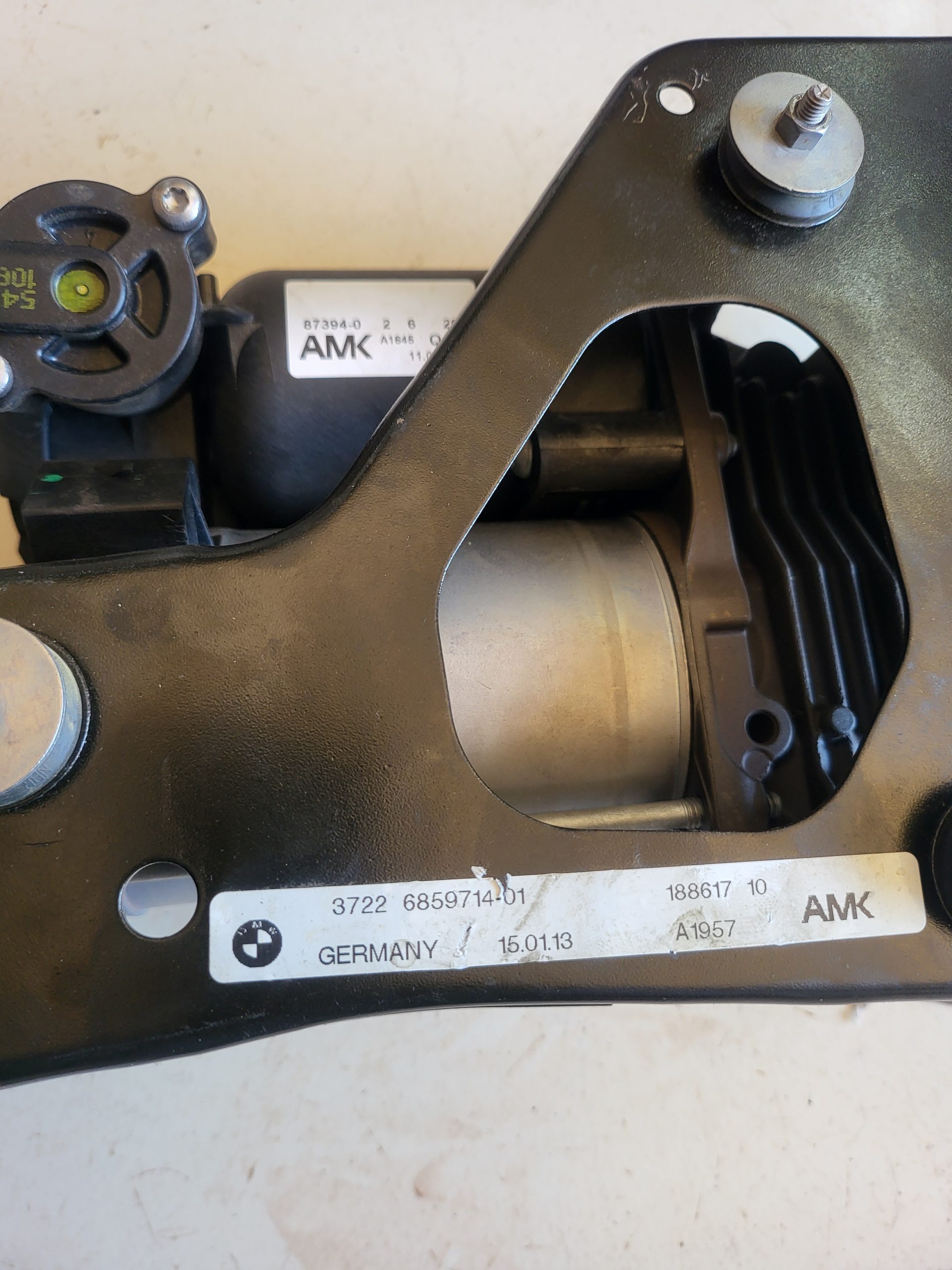 BMW X5 E70 xDrive Air Suspension Compressor Pump OEM Used | 37226859714-01 | 6859714 - Image 2